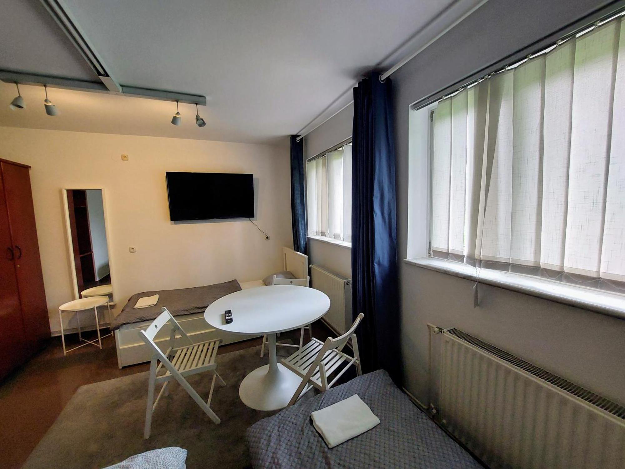 R24, Rose House