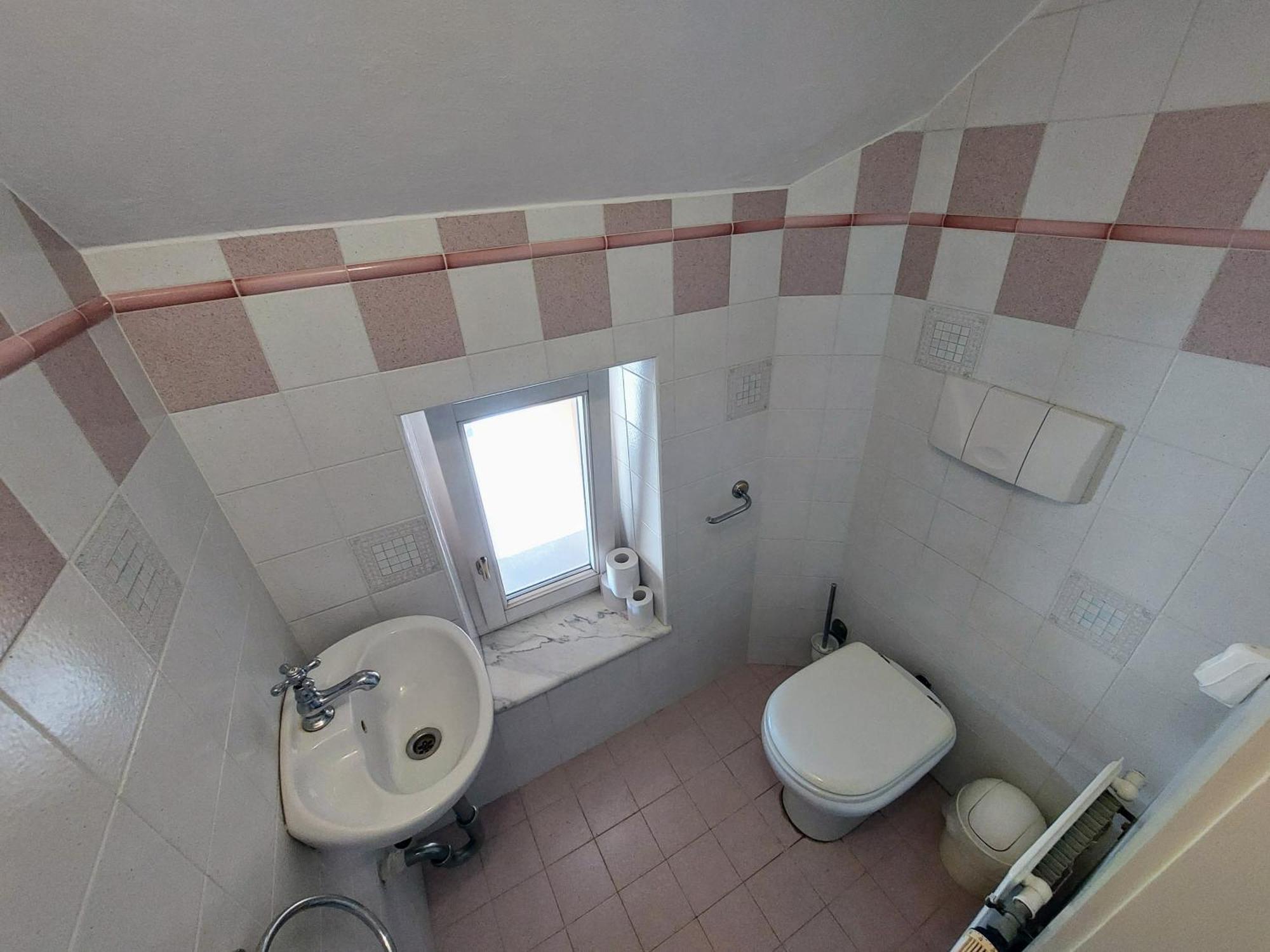 R24, Rose House Ljubljana